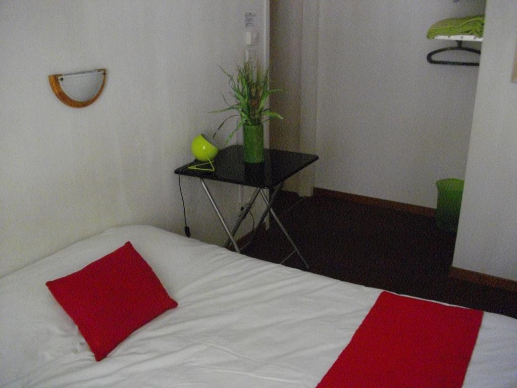 Hotel Central Carcassonne Oda fotoğraf
